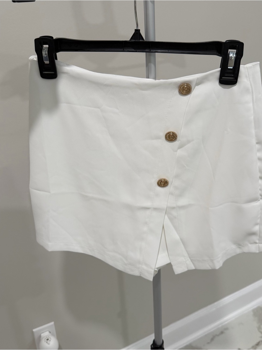 White Women’s Button-Front Skort